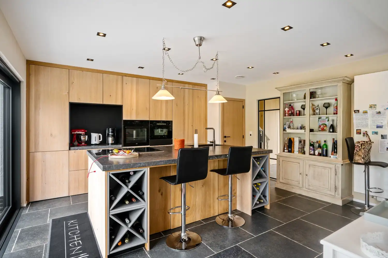 Prachtig gerenoveerde woning met zicht op de velden op een perceel van 1.187 m² foto 4