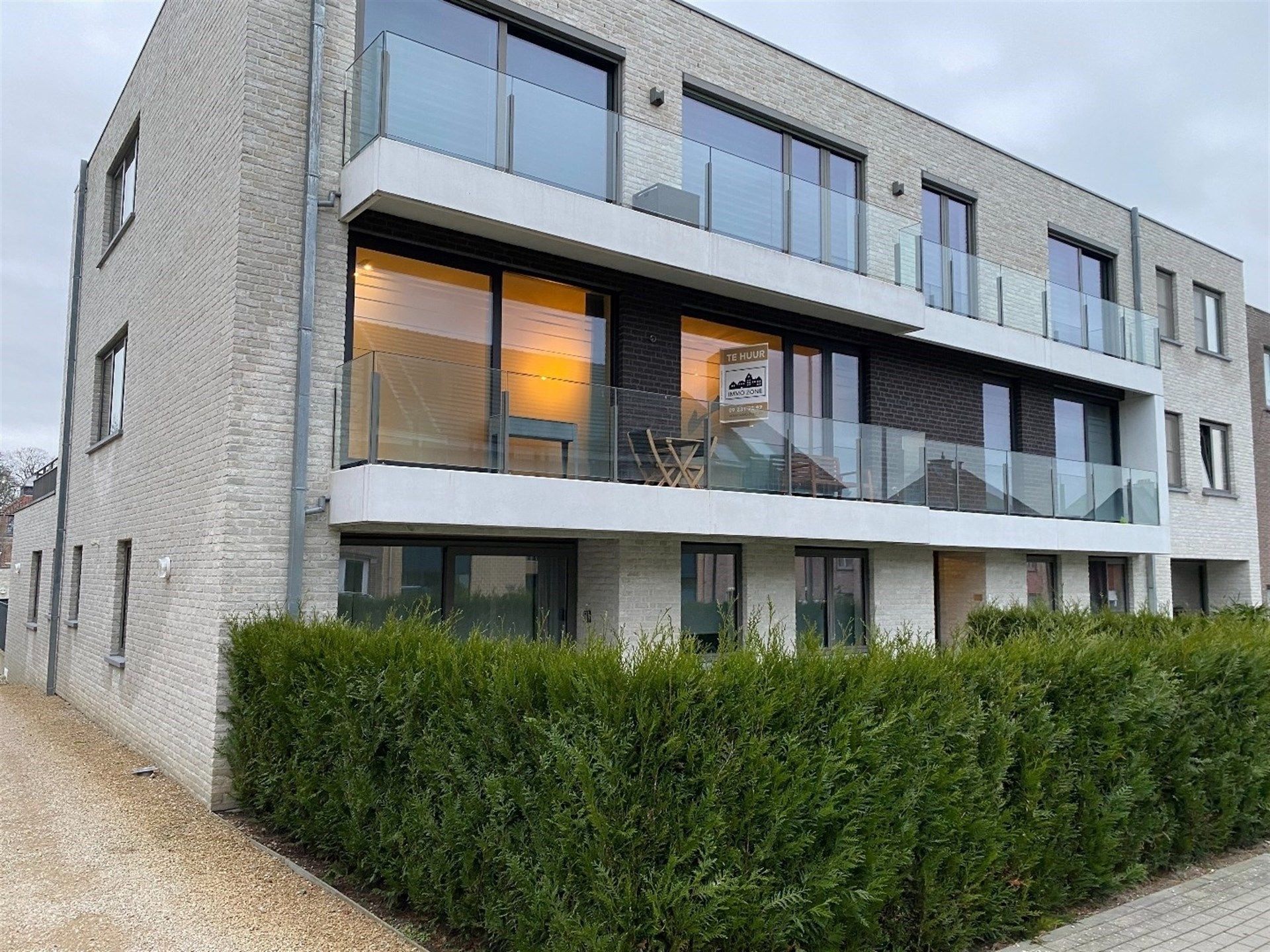 Gezellig energiezuinig appartement met terras en garage. foto {{pictureIndex}}