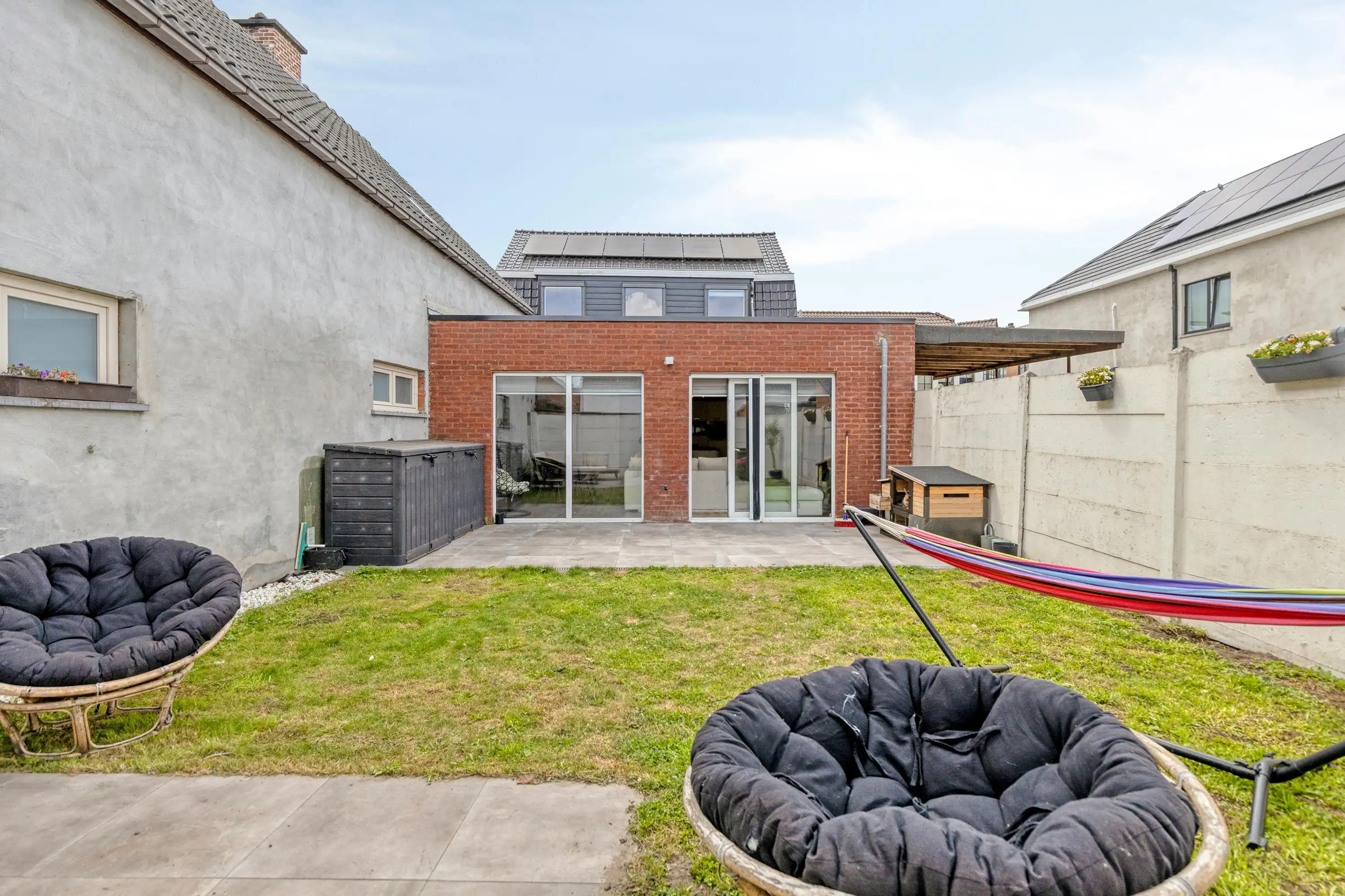 Instapklaar huis met drie slaapkamers, 2 badkamers en tuin! foto 6