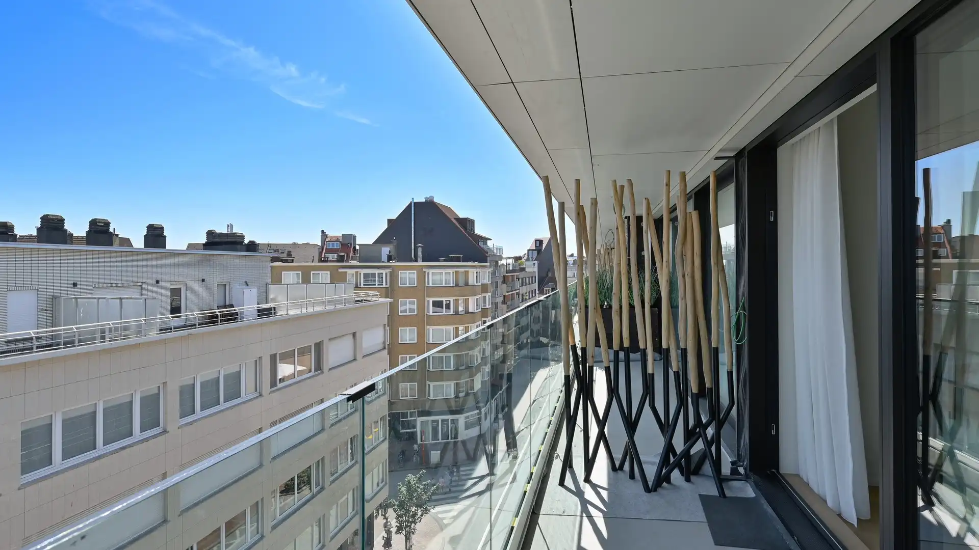 Volledig gerenoveerd appartement met zuidgericht terras heel centraal gelegen op de Kustlaan. foto 37