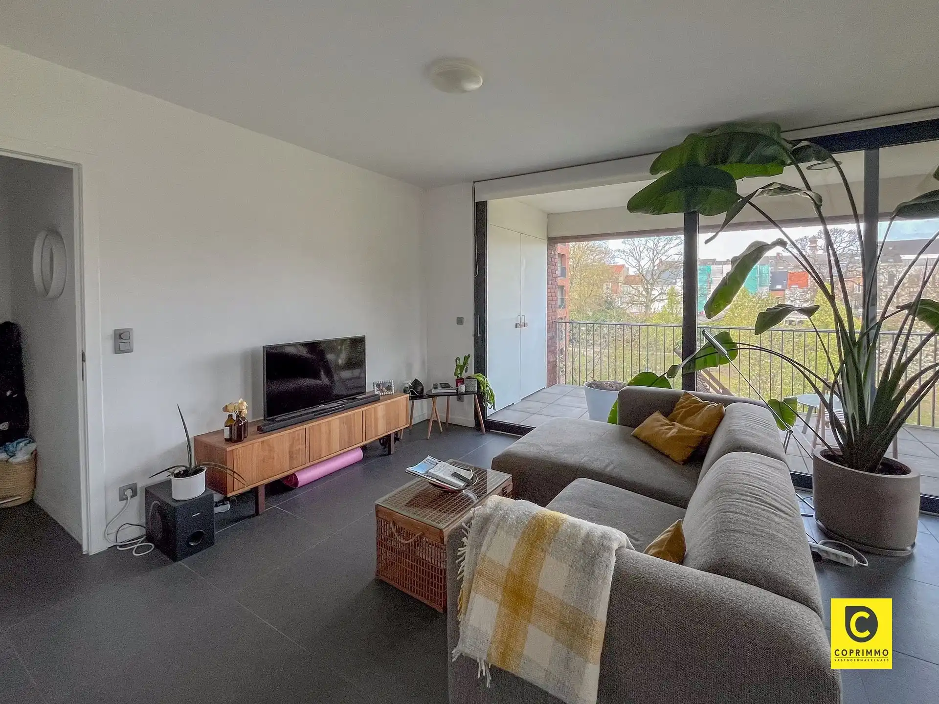 Modern 1 slaapkamer appartement met groot terras foto 4