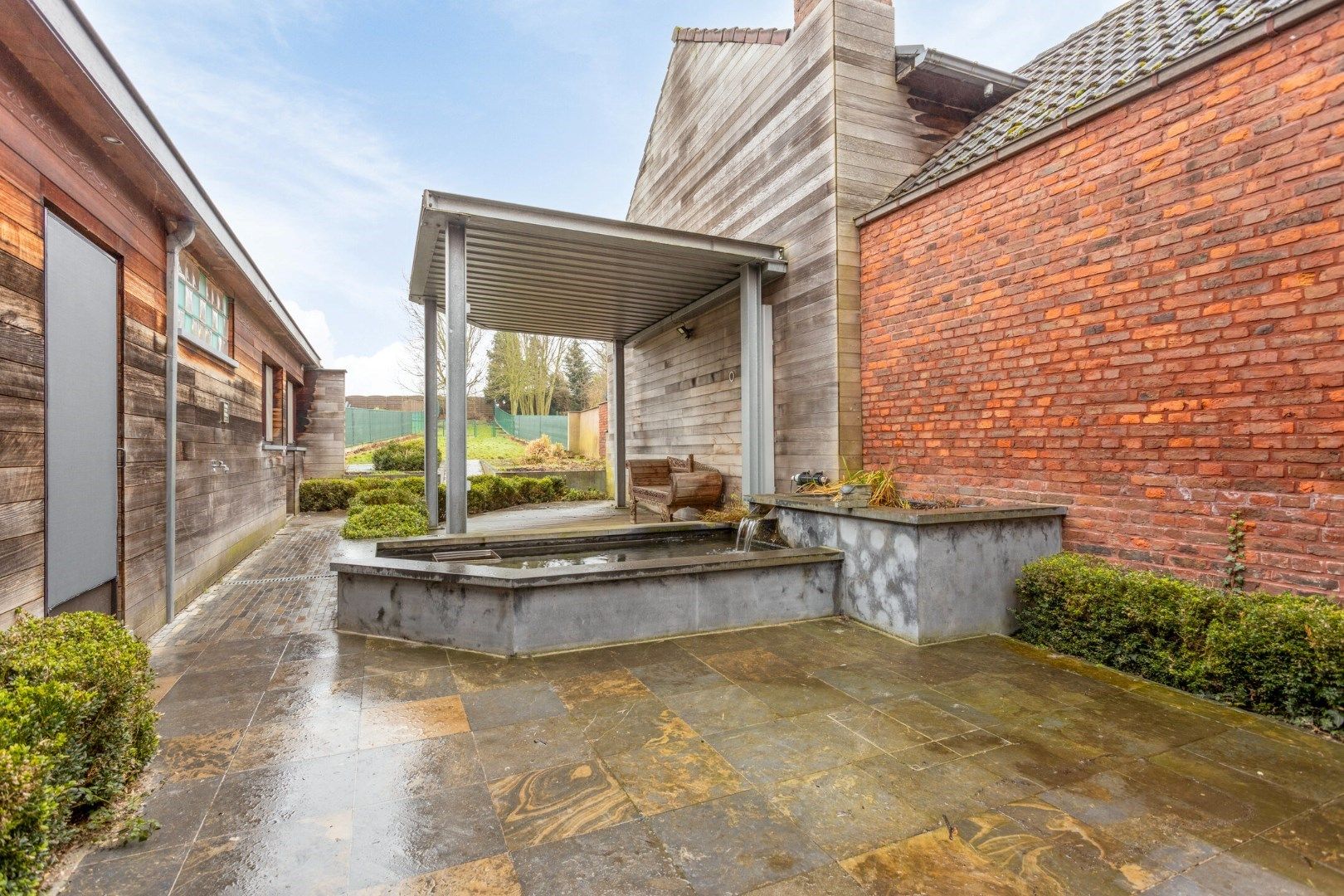 Verrassend ruime woning met knap terras en diepe tuin foto 24