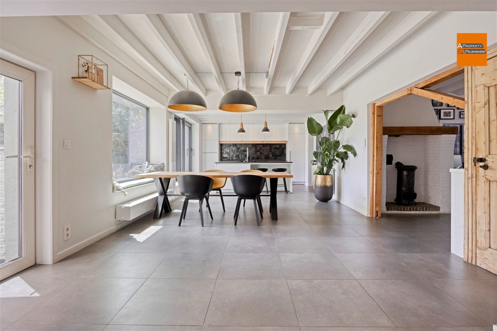 Eigendom met karakter en ruimte, 4 slaapkamers en  prachtige tuin foto 12
