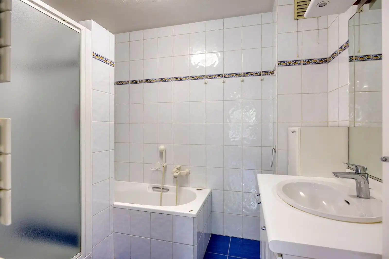 Ruime 3-gevelwoning met 4 à 5 slaapkamers, grote garage en dubbele straattoegang foto 23