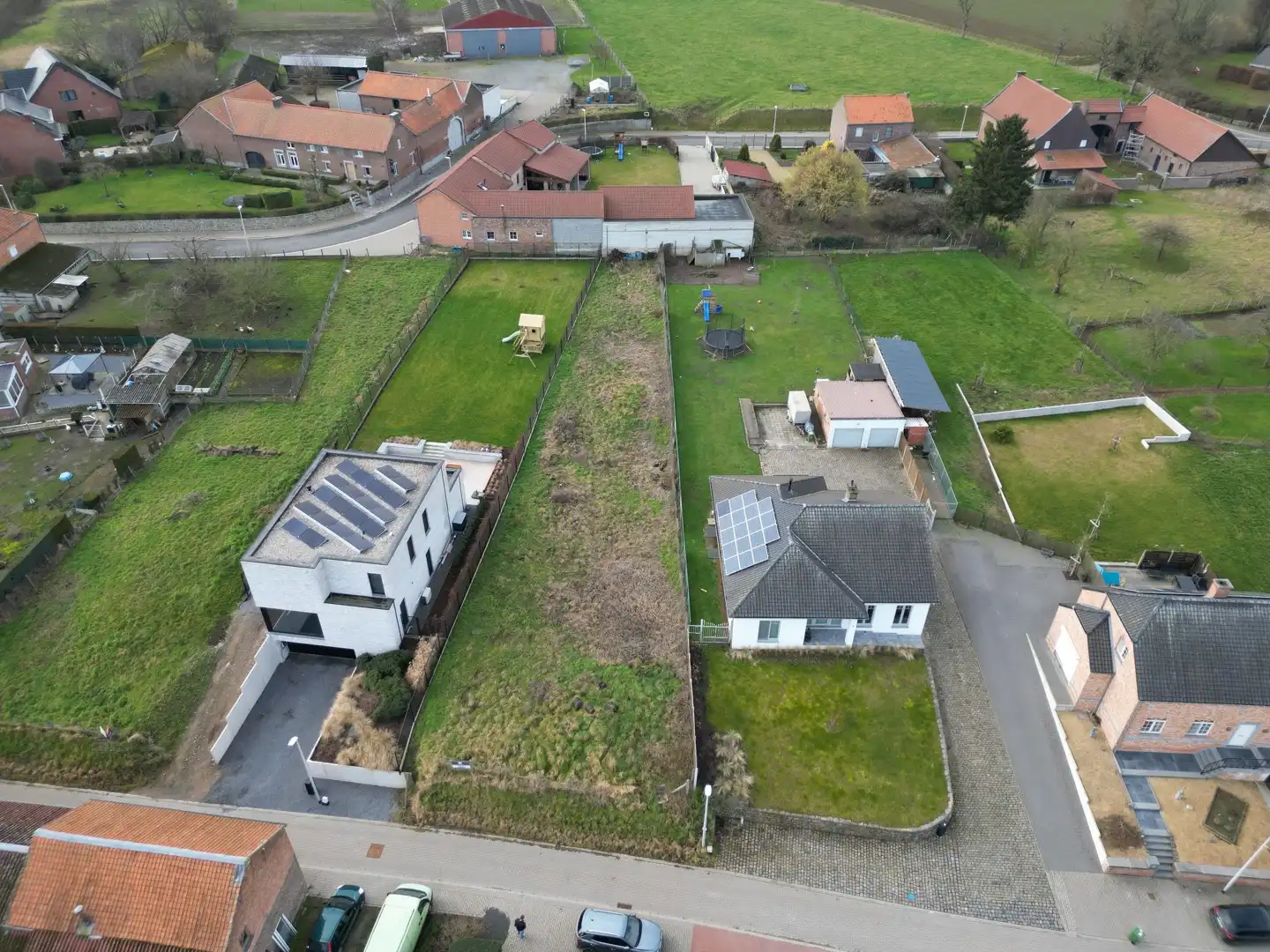 BOUWGROND GESCHIKT VOOR OPEN BEBOUWING IN HEERS foto {{pictureIndex}}