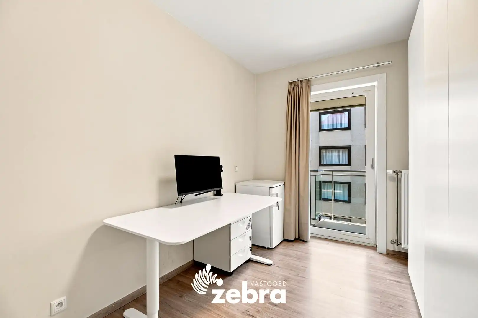 Lichtrijk 2-slaapkamerappartement met terras en staanplaats te centrum Kortrijk! foto 15
