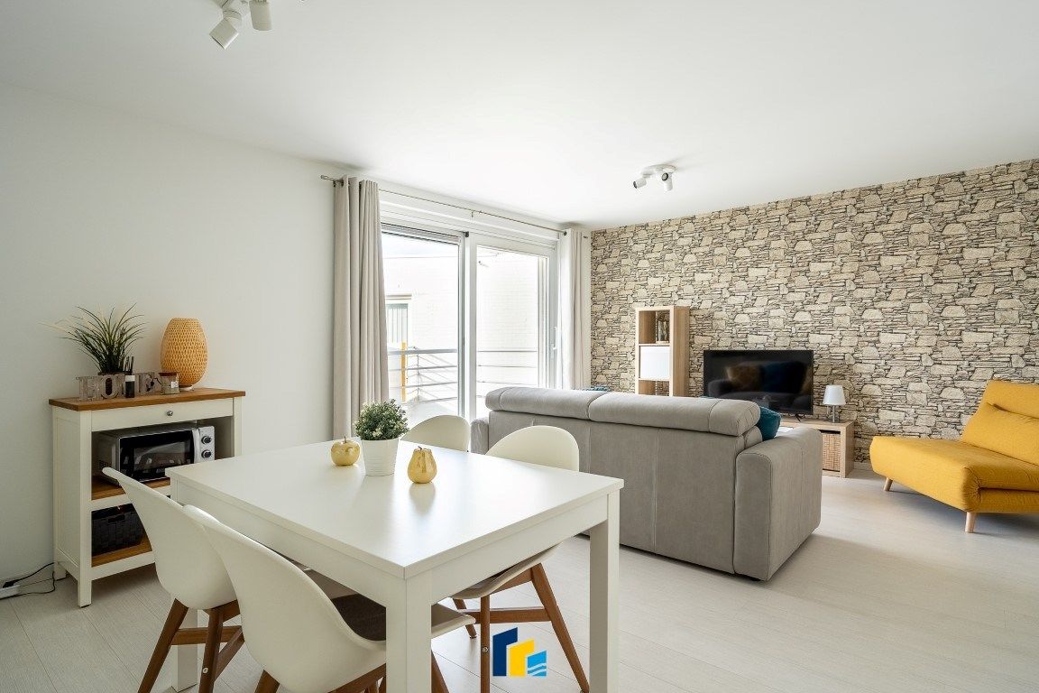 Stijlvolle studio met balkon in rustige setting foto 4