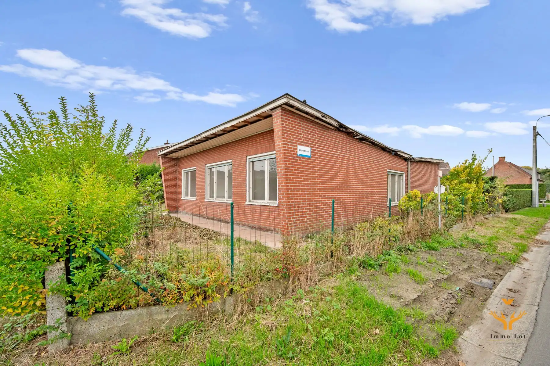 Te renoveren bungalow met grote garage nabij het Donkmeer foto 2