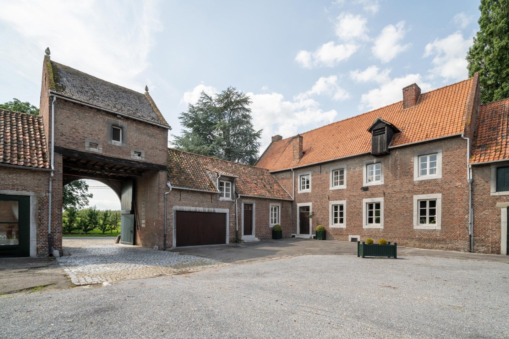 Magazijn deeluitmakende van vierkantshoeve Hof ter Poorten te Althoeselt, met een totale oppervlakte van 445 m² foto 5
