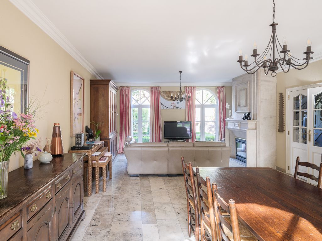 Vrijstaande villa (363 m²) met ruim bijgebouw op een gunstig perceel van 1.205 m² foto 4