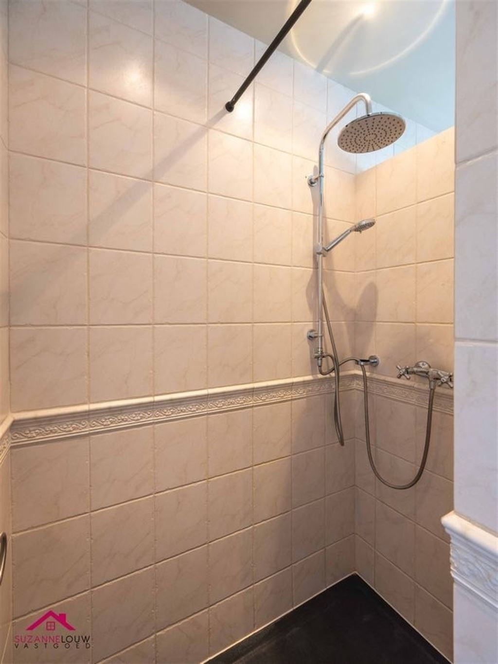 Landelijke villawoning met dubbele vrijstaande garage foto 51