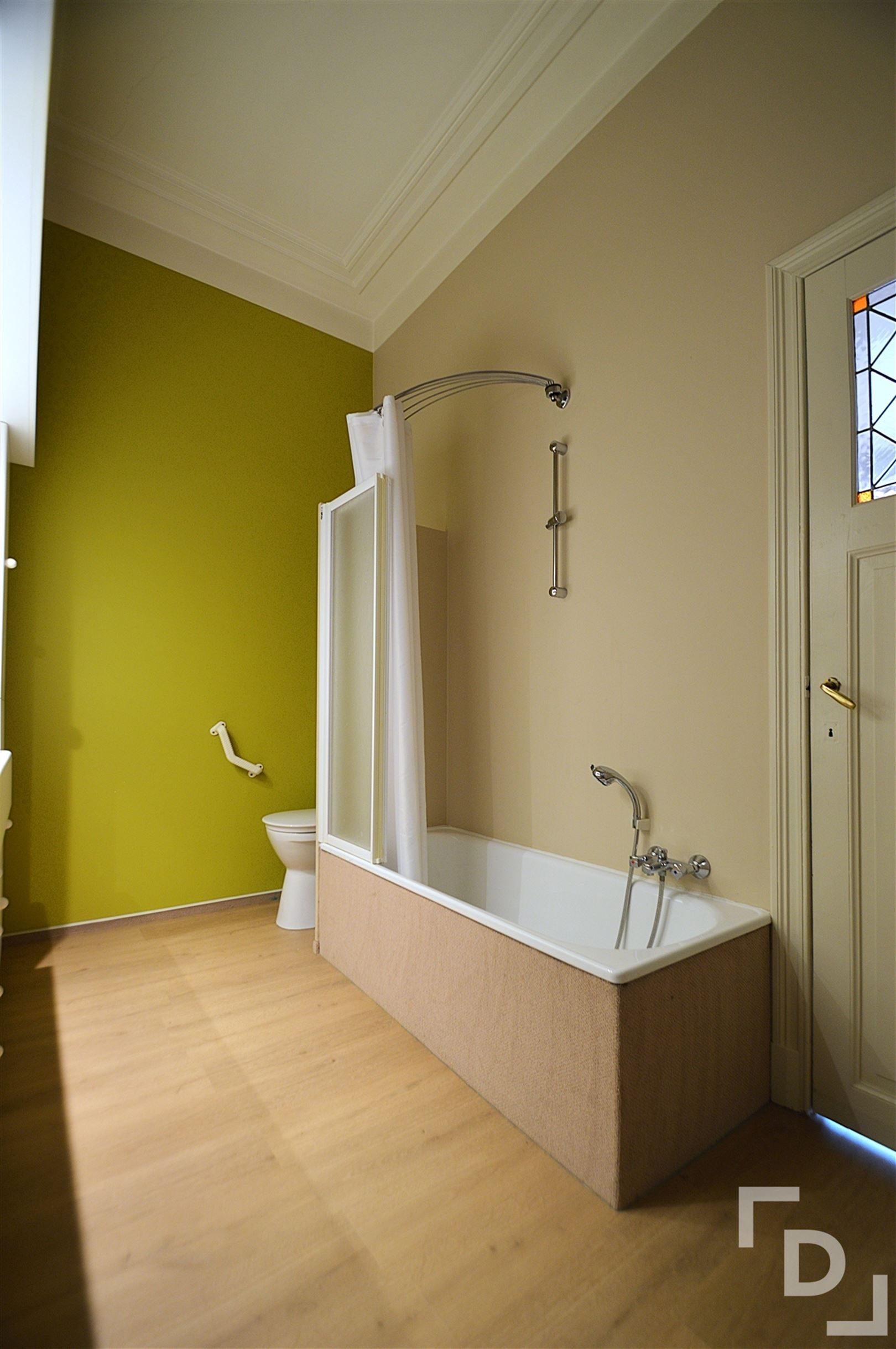 Ruim appartement op toplocatie in Ieper. foto 10