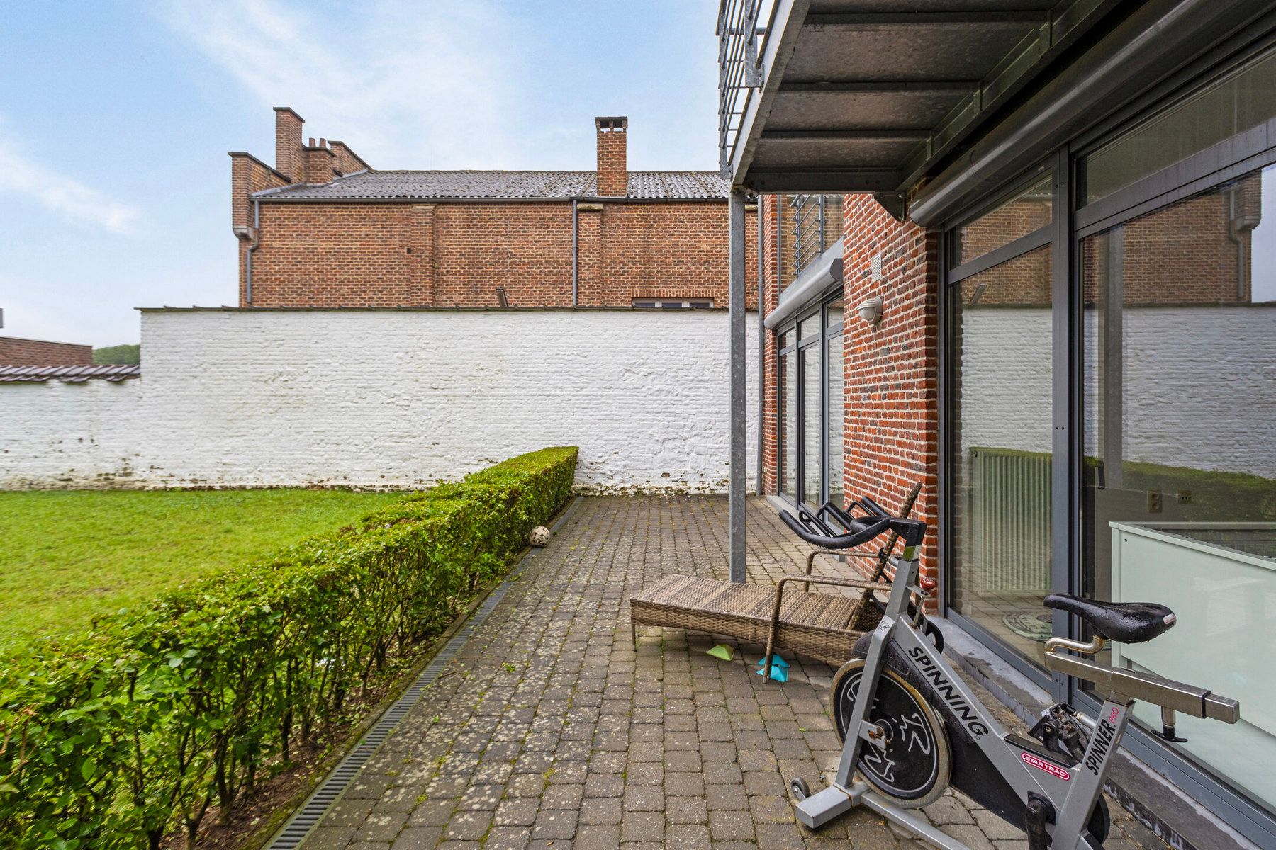 Gelijkvloers-appartement gelegen in prachtig gebouw foto 18