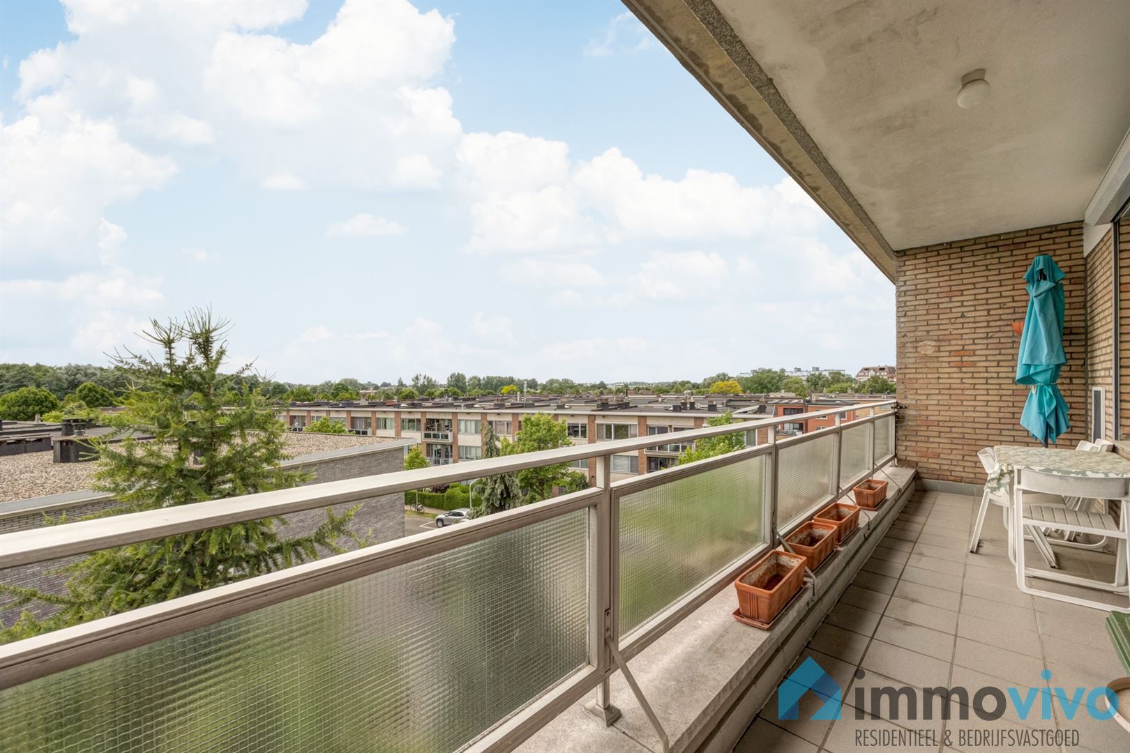 Groot appartement met aangenaam zuid-terras foto {{pictureIndex}}