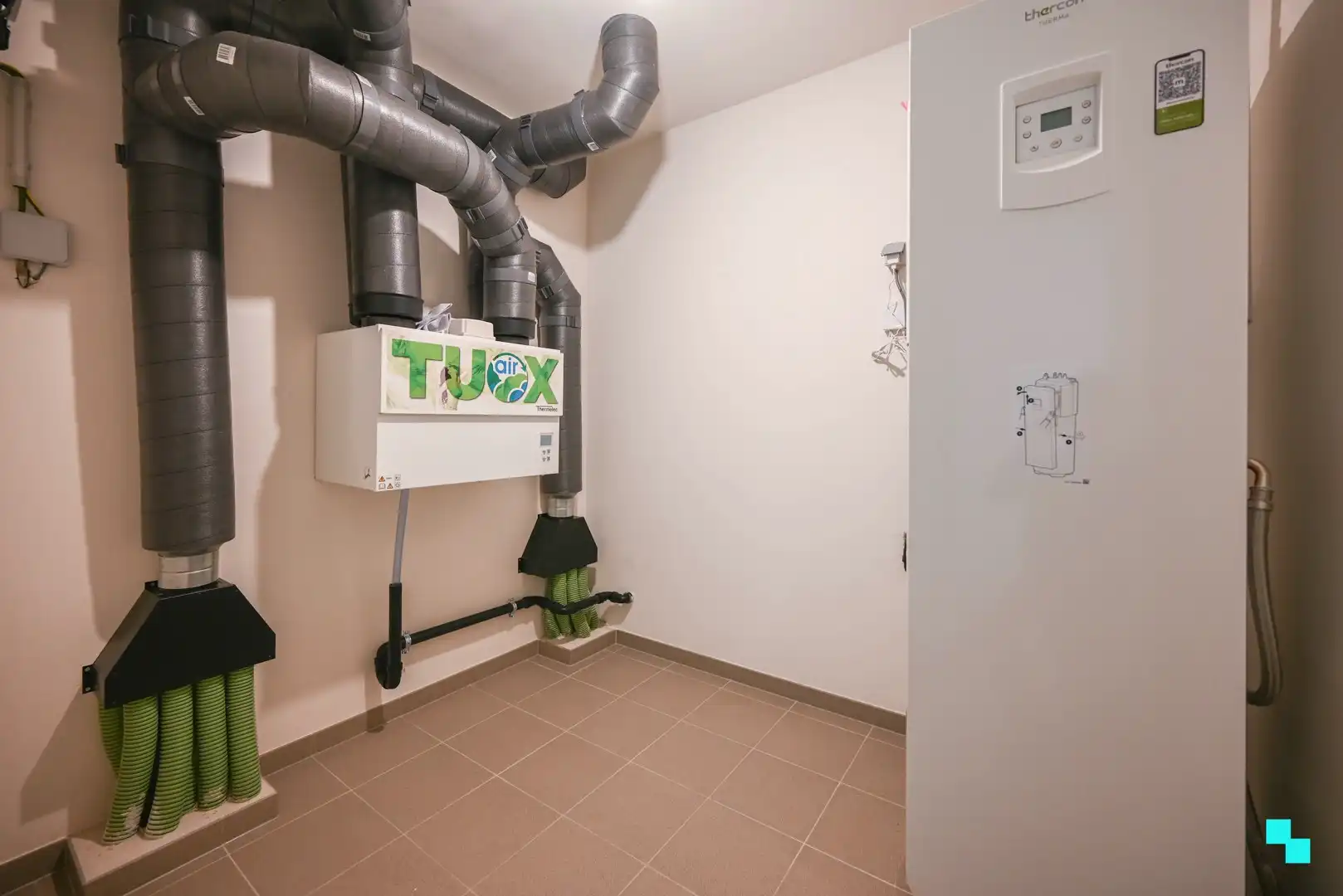 Hoogwaardig afgewerkte halfopen nieuwbouwwoning foto 22