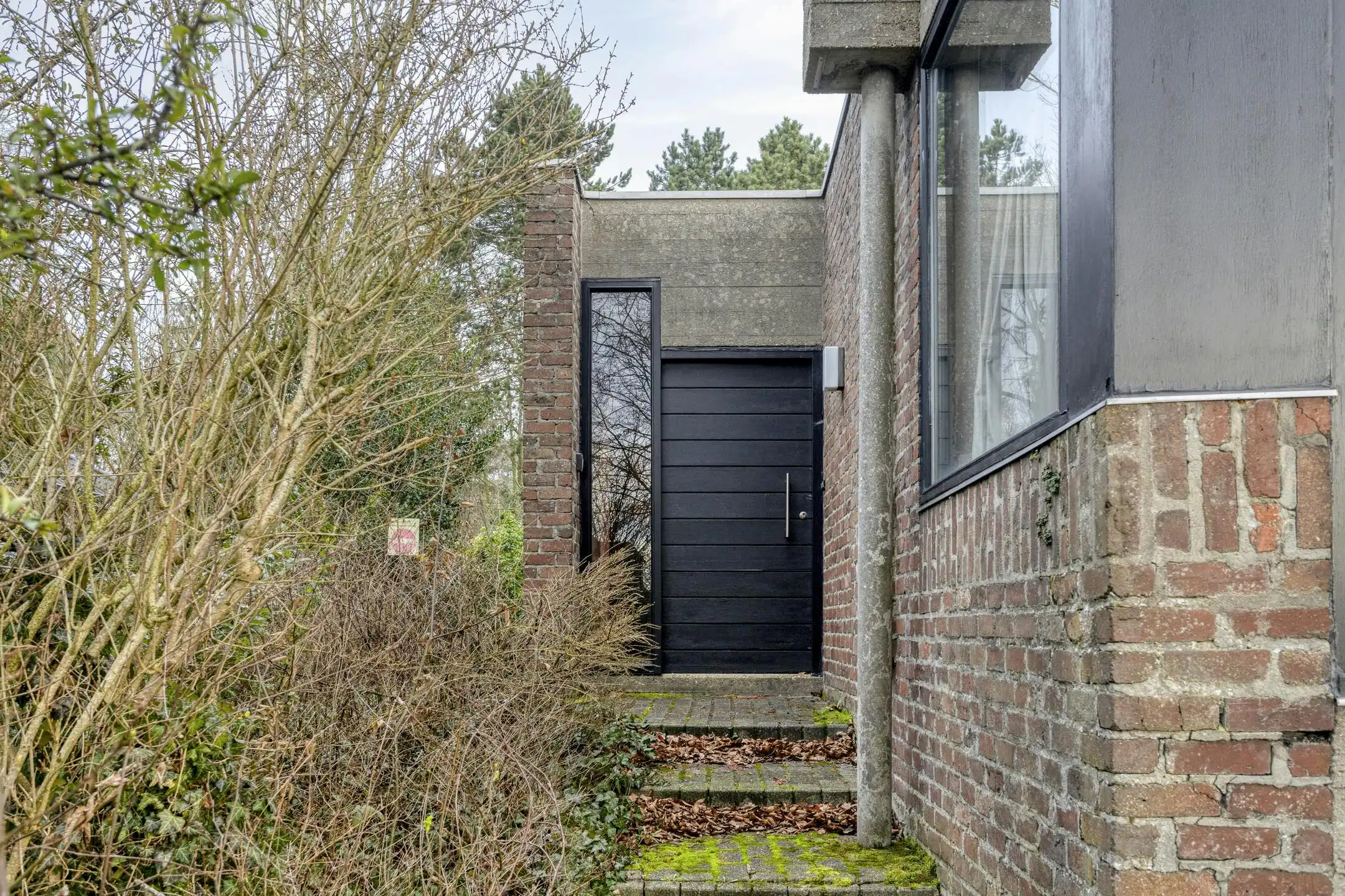 Polyvalent huis met tal van mogelijkheden te Sint-Kruis foto {{pictureIndex}}