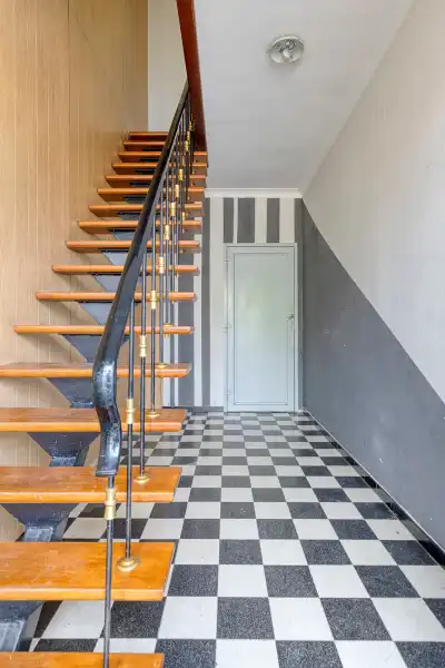 Ruime bel-etage met uitzonderlijke opslagruimte, 2 parkeerplaatsen en zonnige tuin foto 3