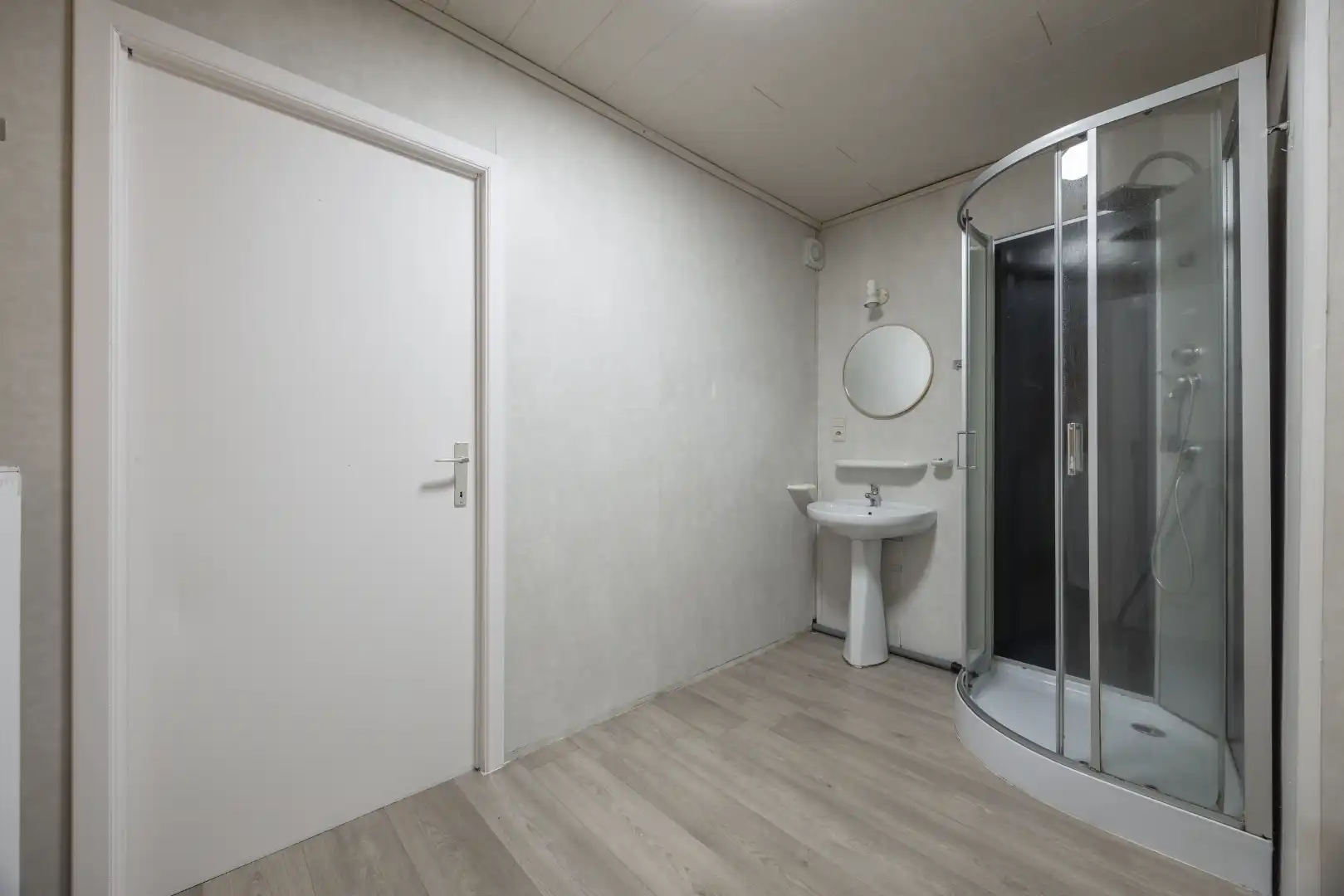 Ruim gelijkvloers appartement te koop! foto 8