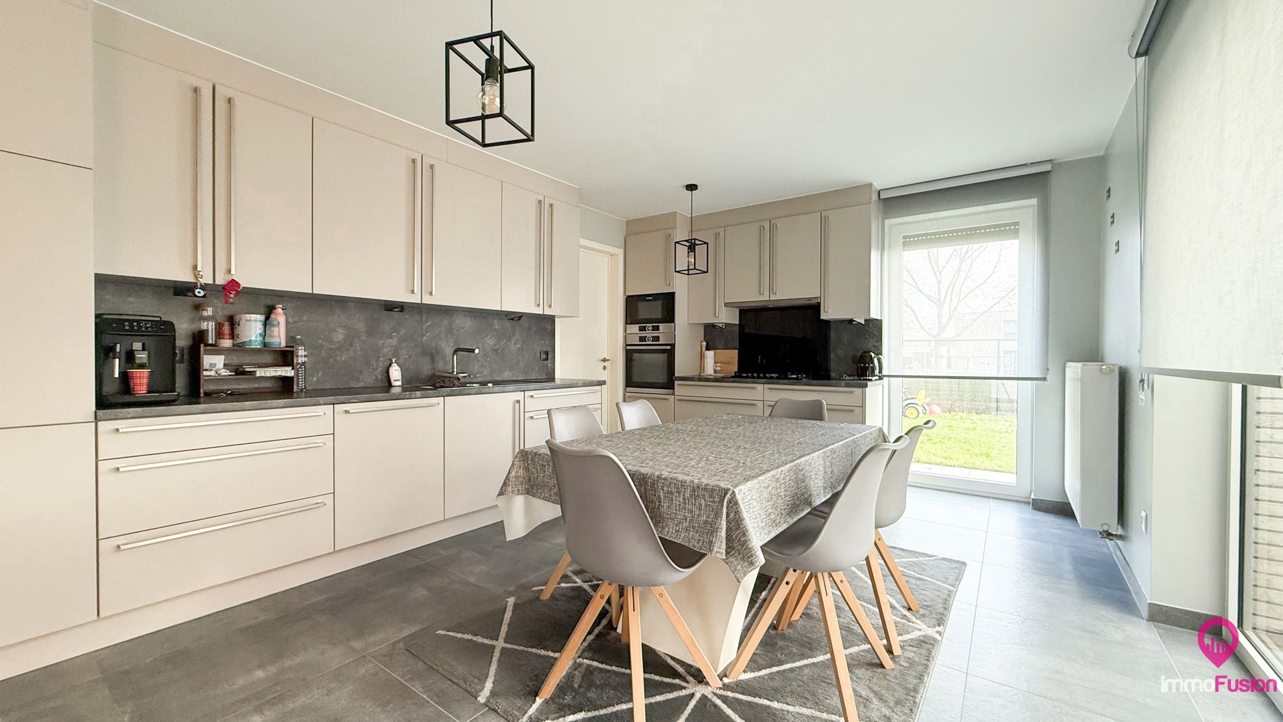 Recente halfopen woning met 2slpk en mooi tuin in Boekt! foto 8