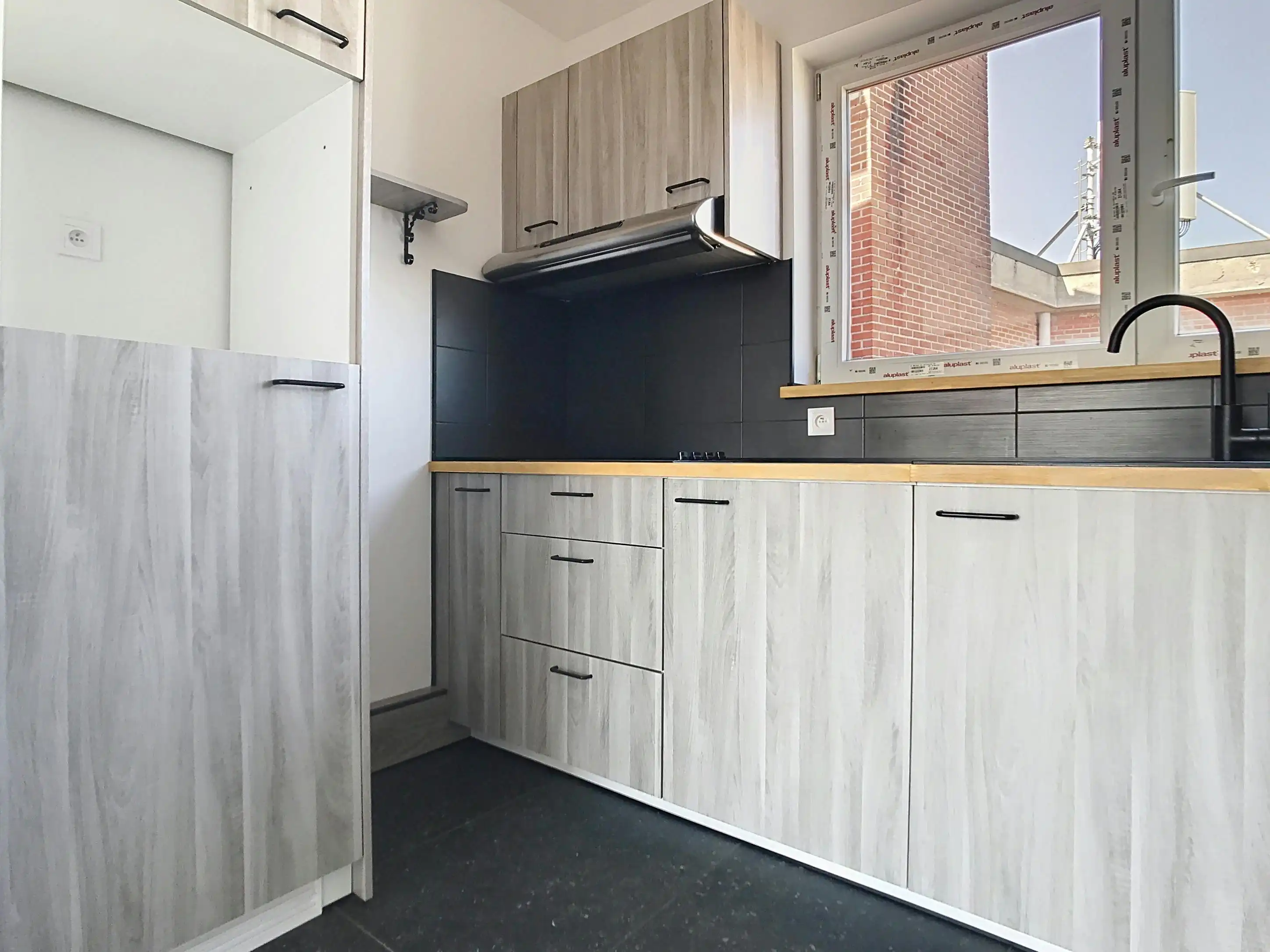 Gerenoveerd één slaapkamer appartement te koop in Antwerpen foto 7