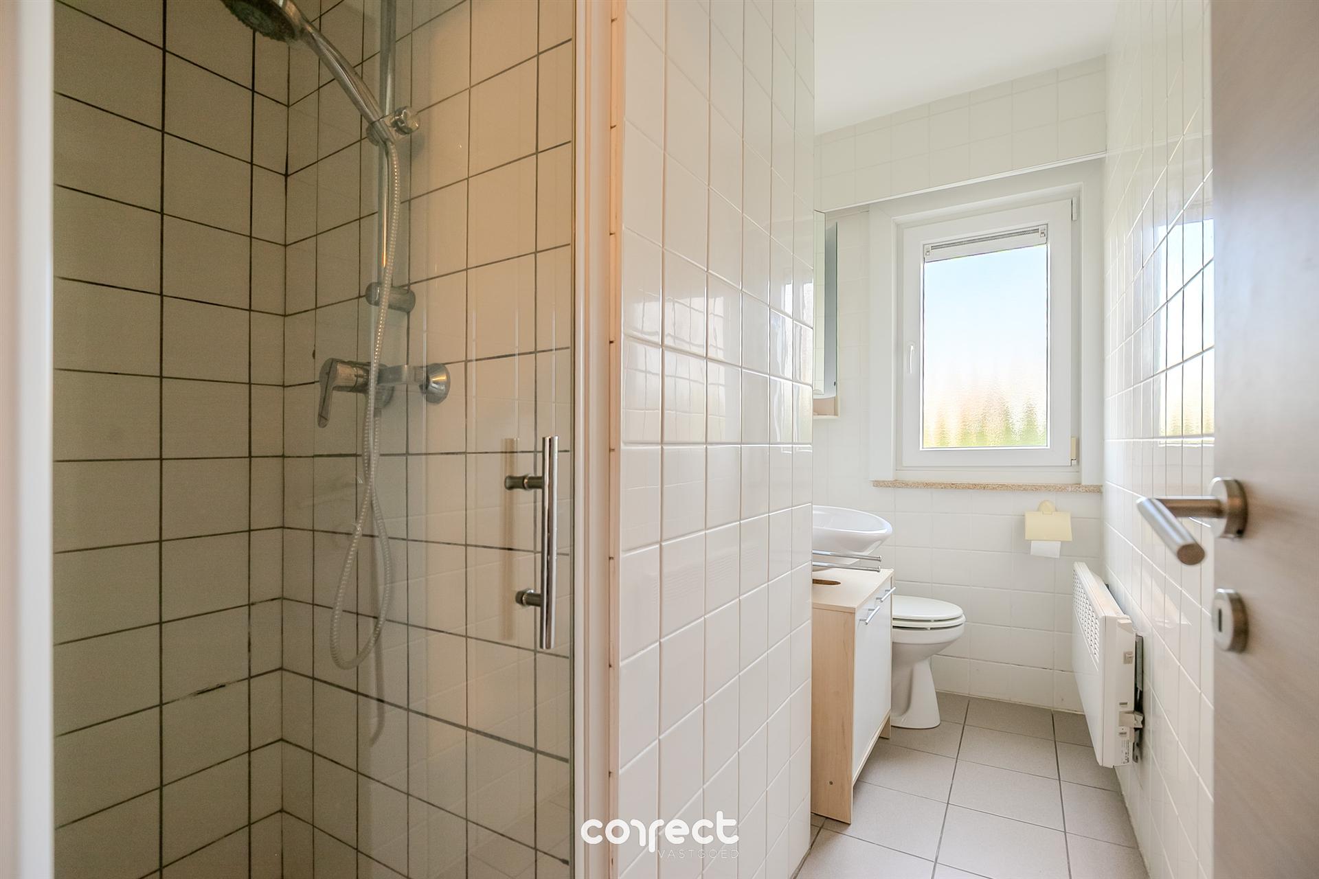 Gelijkvloers 2 slaapkamerappartement. foto 9