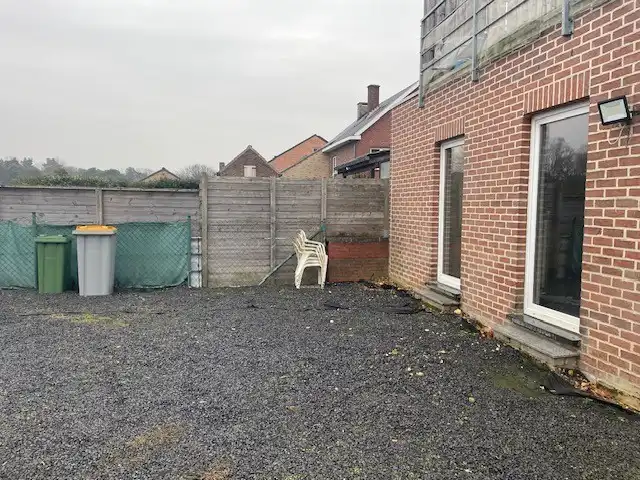 Gelijkvloers appartement met twee slaapkamers en garage foto 10