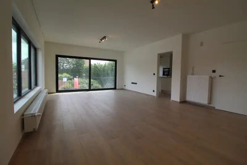 Moderen en lichtrijk appartement in Roeselare foto 3