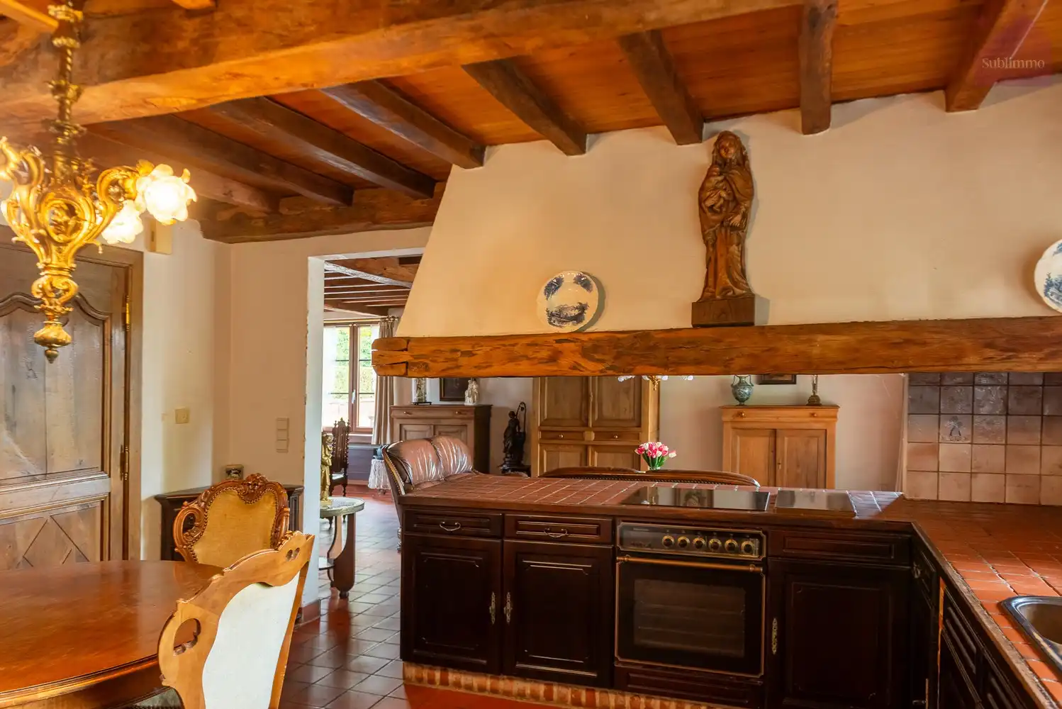 Ruime gezinswoning met 6 slaapkamers op een uitzonderlijk groot perceel van 21a 73ca foto 6