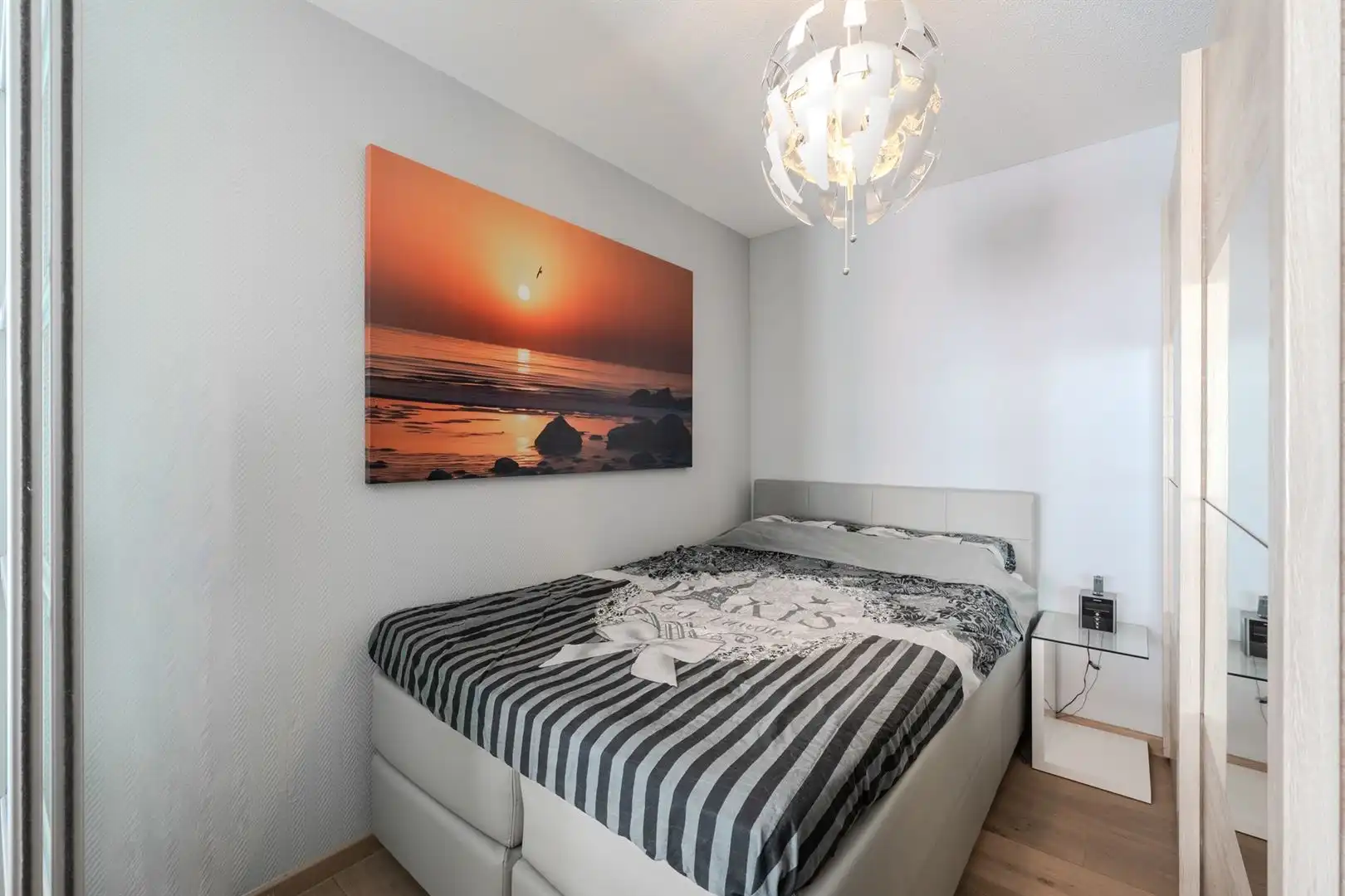 Prachtige studio met zijdelings zeezicht in perfecte staat foto 9