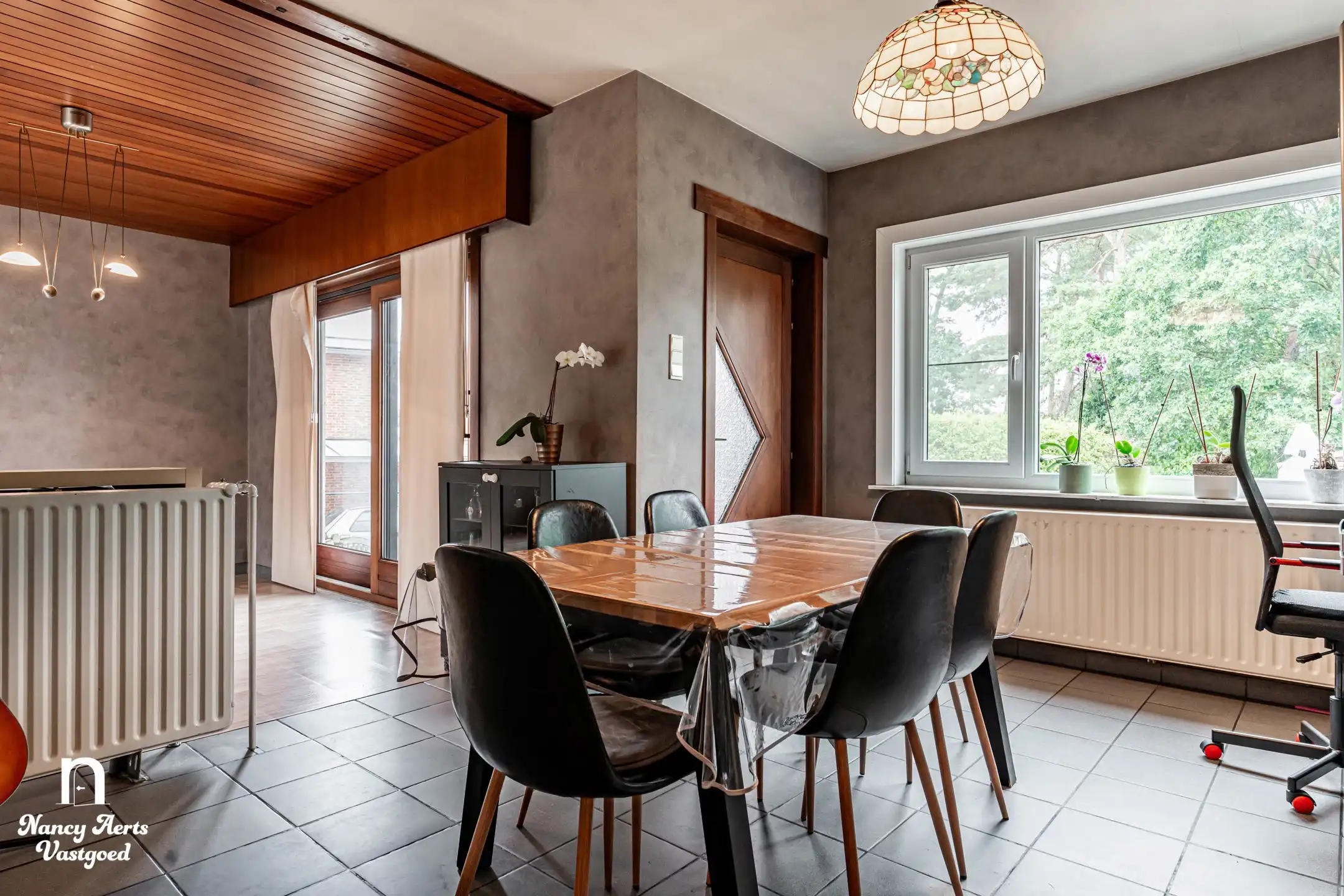 Ruime, vrijstaande gezinswoning met grote tuin en potentieel foto 8