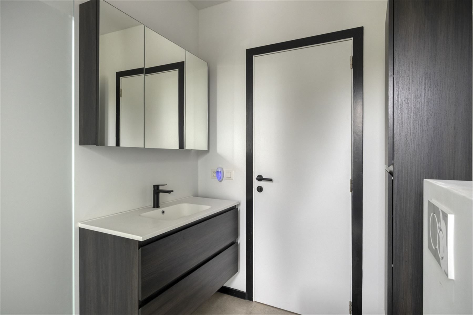 Totaal gerenoveerde woning met tuin foto 19