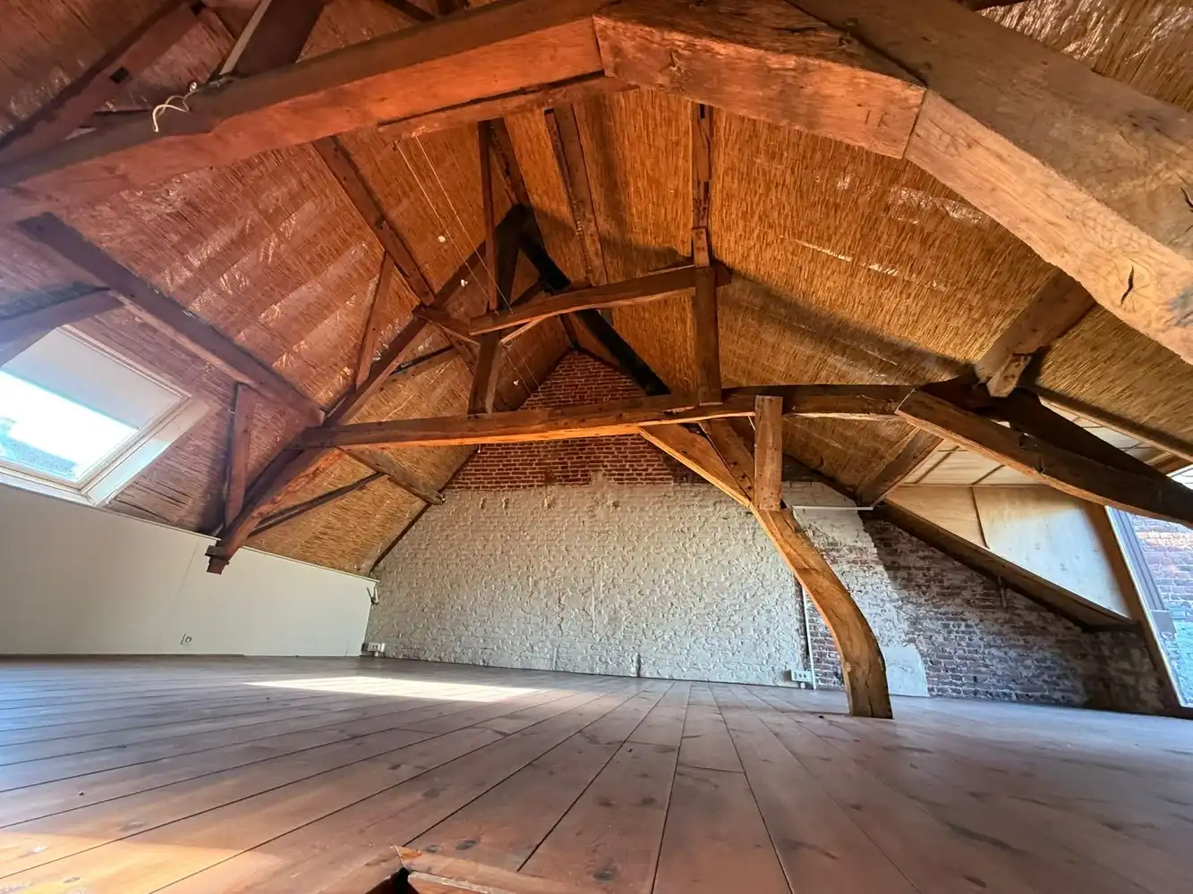 Handelsgebouw met verdiep te huur op topligging in centrum Ninove foto 11