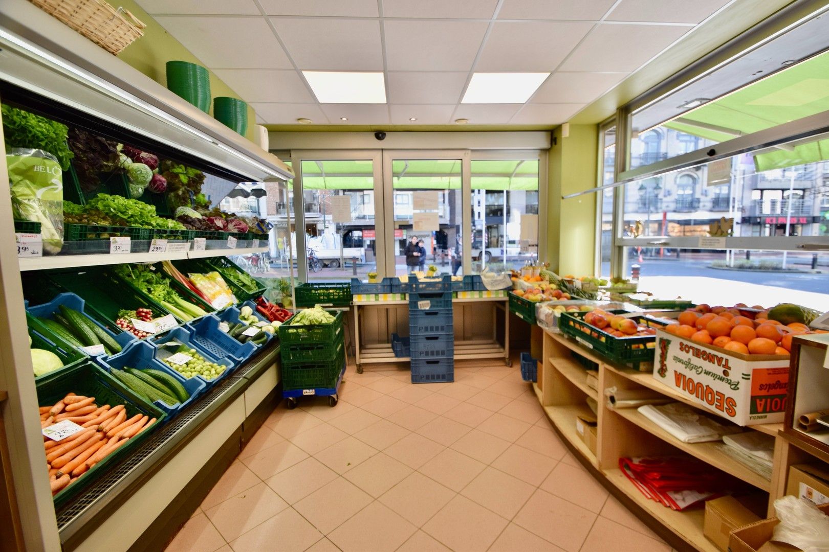 Commercieel handelspand te koop op de Lippenslaan, topligging. foto 3