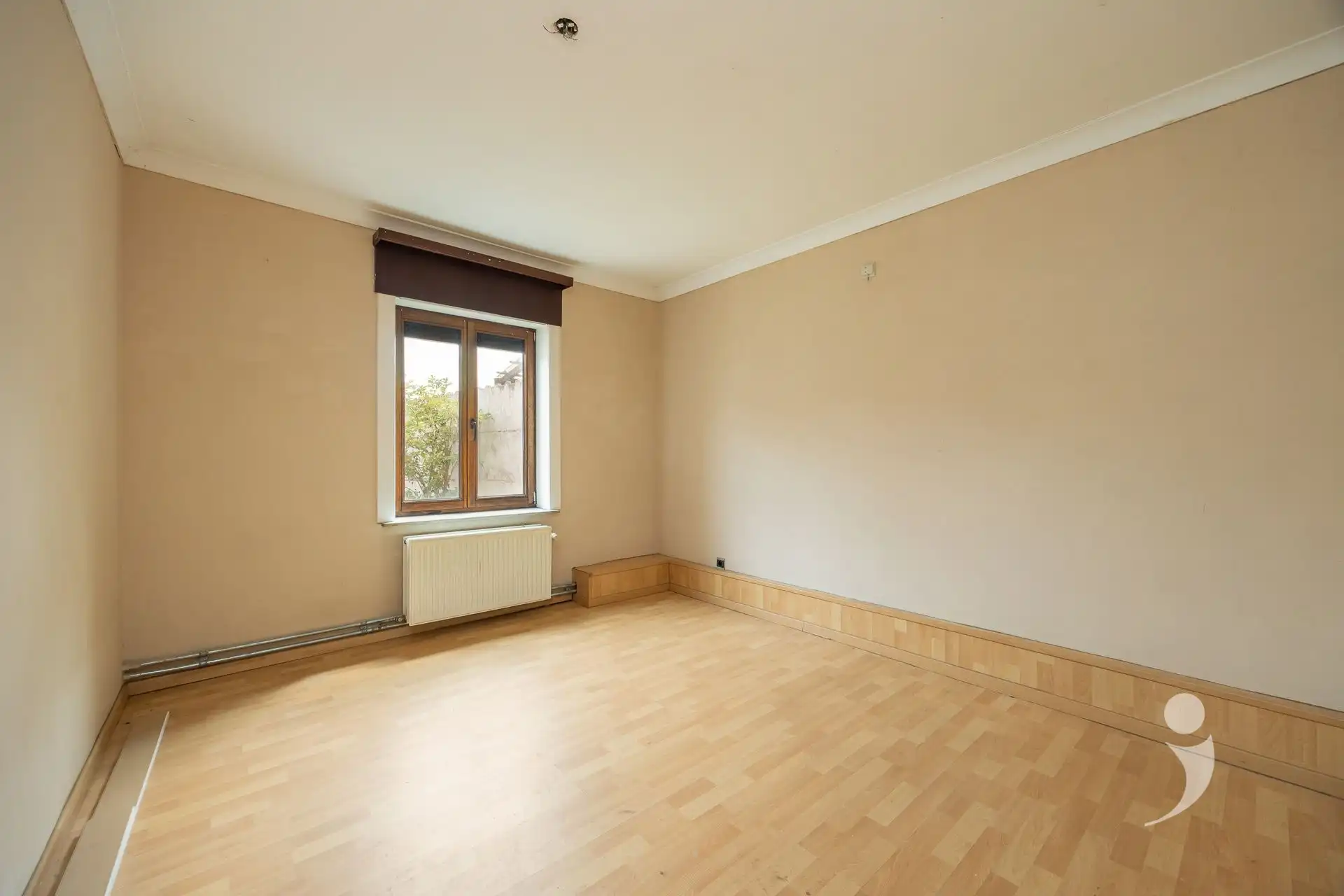Te renoveren woning met veel potentiëel foto 12