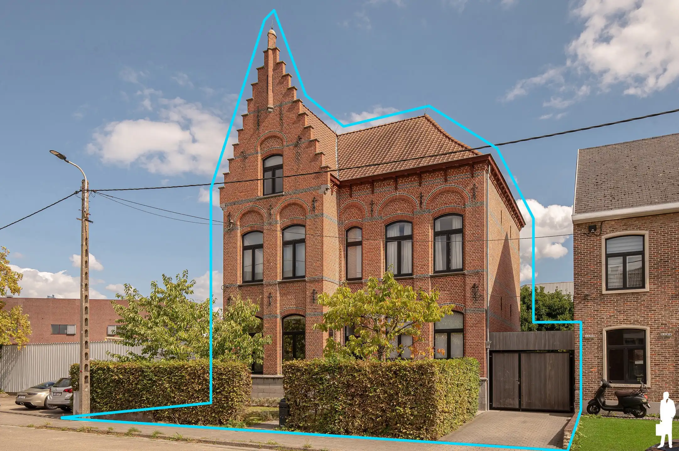 Karaktervolle woning met 6 slk, zwembad + atelier  foto {{pictureIndex}}