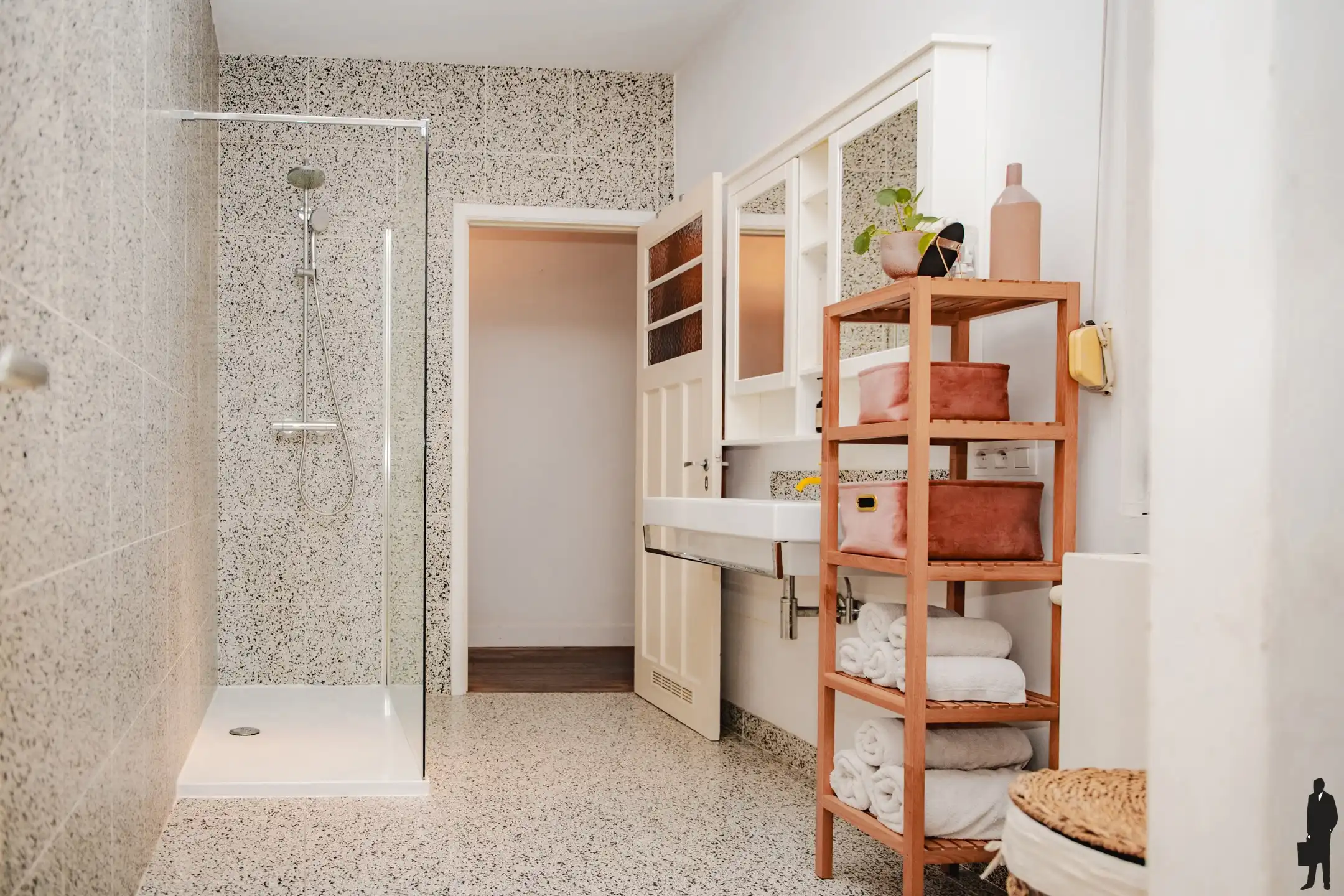 Ruim gelijkvloers appartement met tuin op toplocatie foto 16