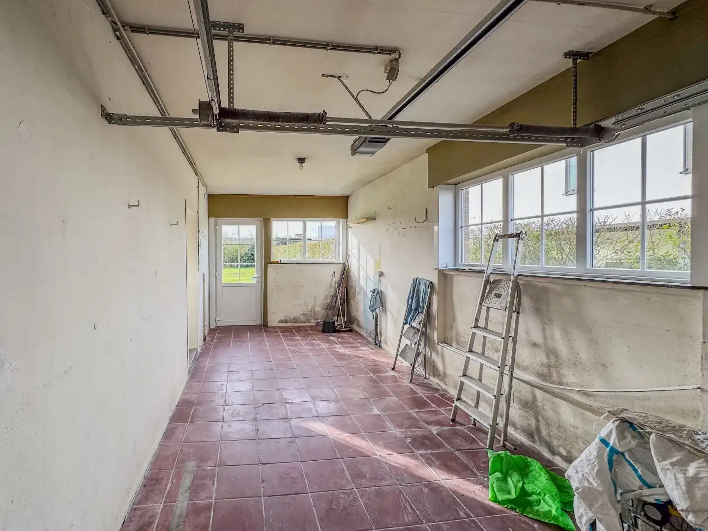 Villa met 3 slaapkamers, garage en tuin op 920m² foto 10