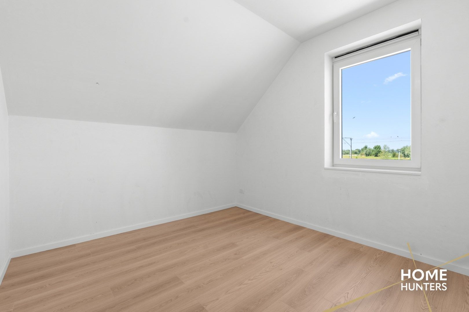 Halfopen nieuwbouwwoning in moderne stijl foto 11