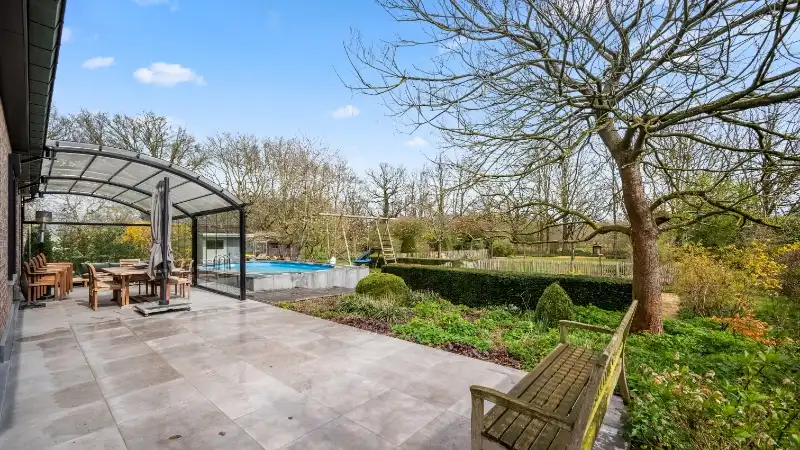 Ruime villa van 302m² op 36 are met zwembad en volledige onderkeldering foto 29