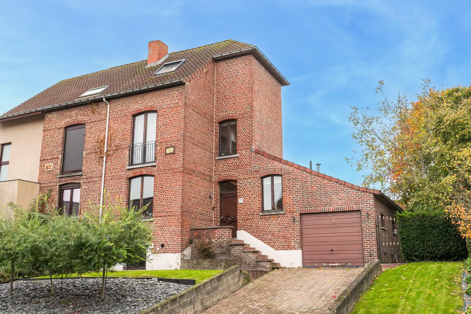 Instapklare driegevelwoning met 3 slpk te Lembeek foto 2