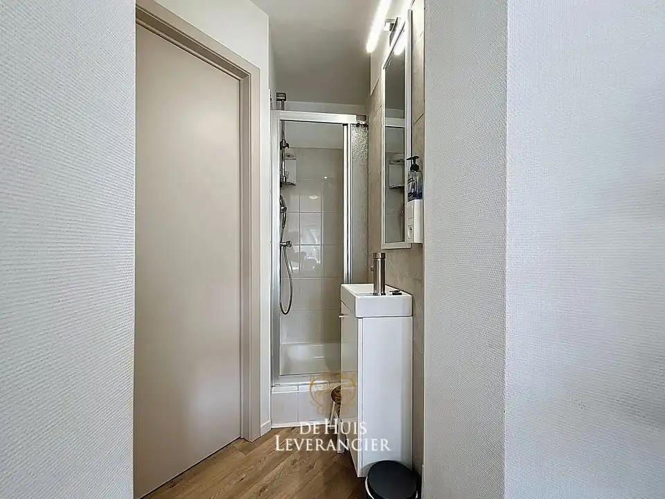 Uw eigen plek aan zee: stijlvol duplex-appartement met 3 slpks in het hart van Koksijde foto 21