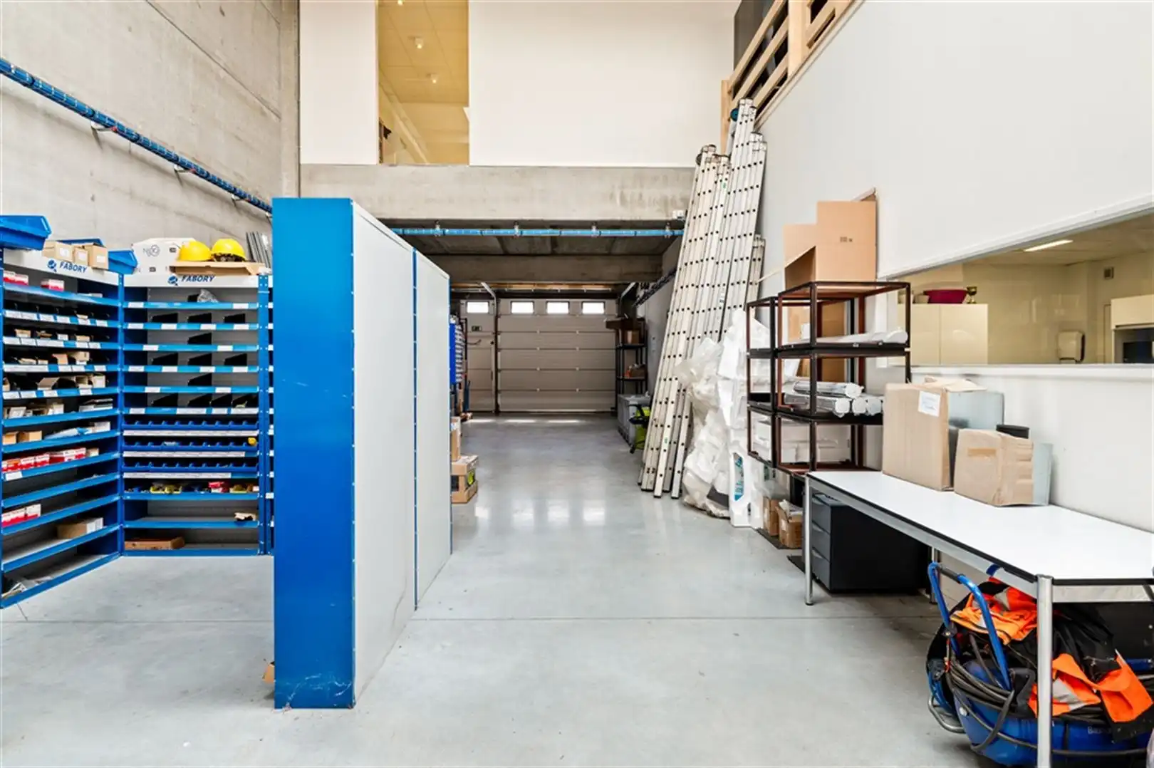 Magazijn met kantoren te koop langs R4 in Merelbeke-Melle foto 12