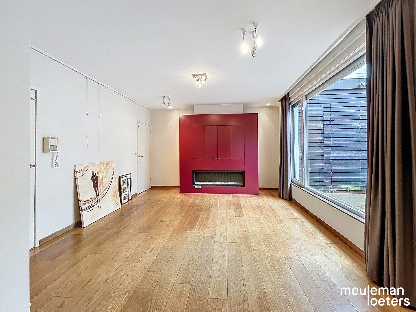 Ruime rijwoning nabij het commercieel centrum van Roeselare foto 3