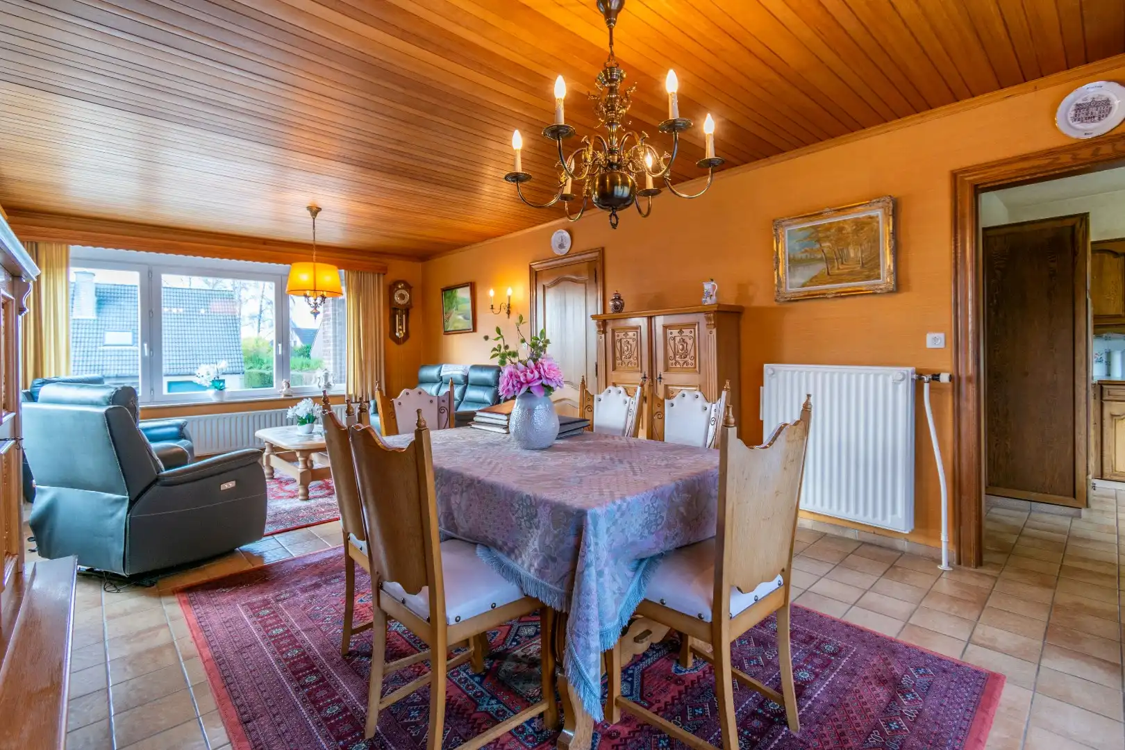 Een degelijke, vrijstaande woning te Lembeek! foto 9