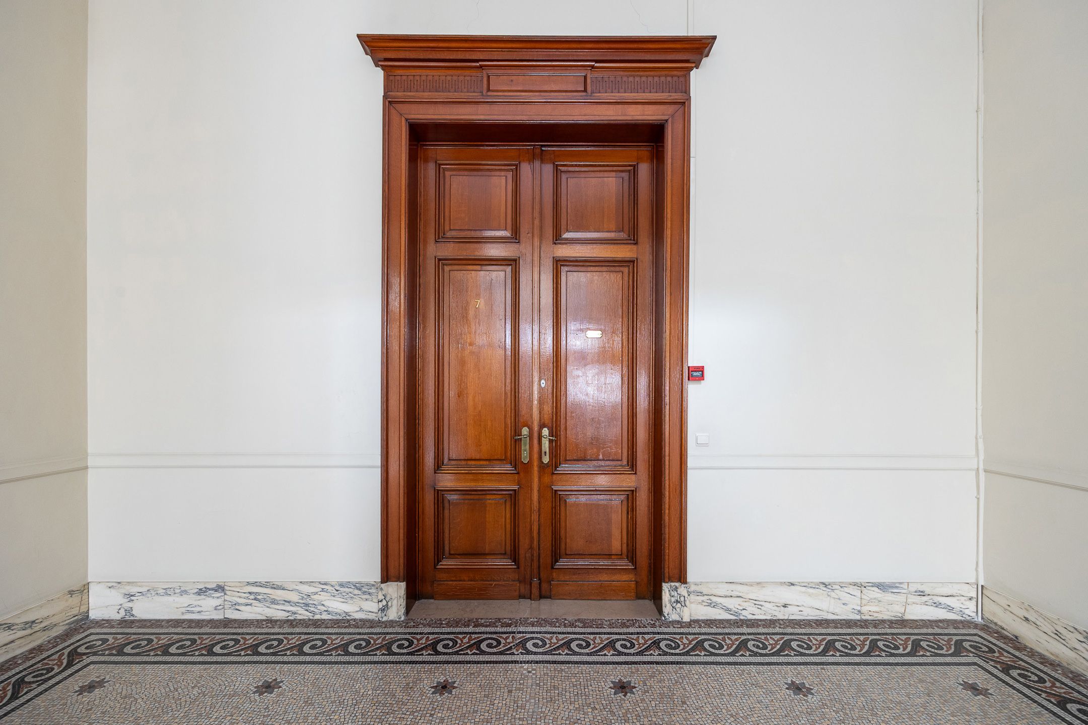 ANTWERPEN-CENTRUM - Majestueus karaktervol appartement  foto {{pictureIndex}}