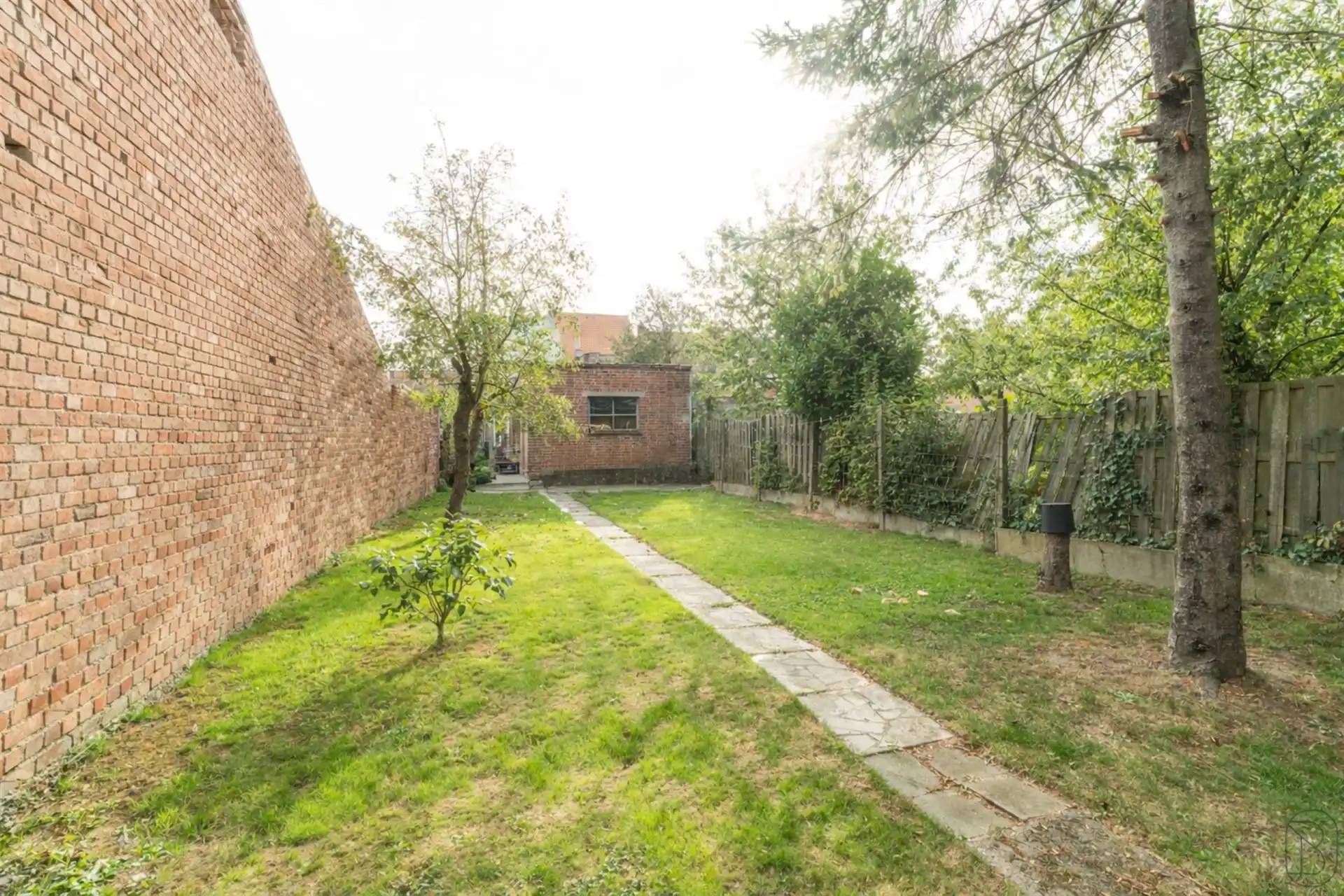 Ruime woning met tuin en handelsgelijkvloers foto 4