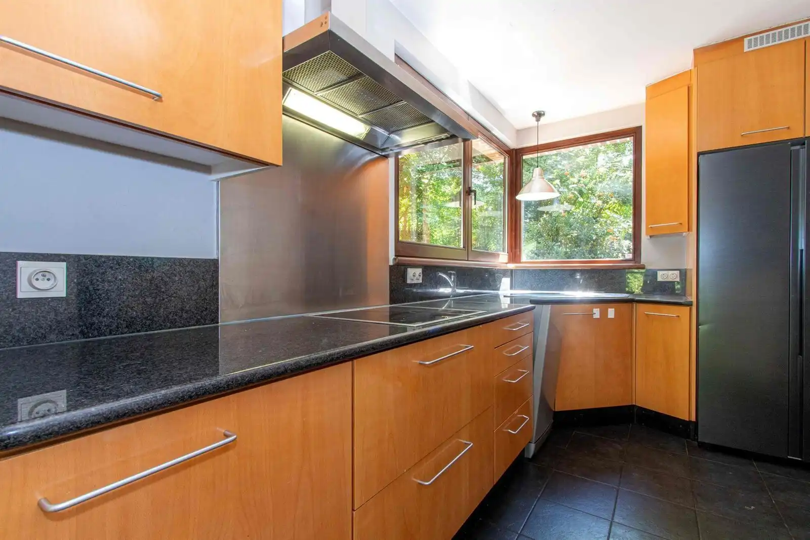 Villa met 3 slaapkamers, garage en mooie tuin foto 10