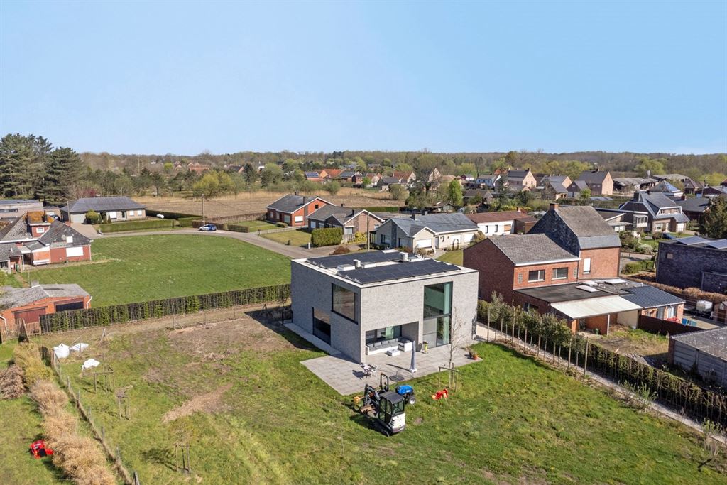 Hypermoderne villa op een echte toplocatie foto 2