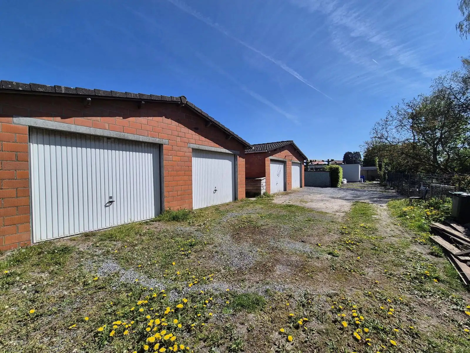 Halfopen bebouwing met 2 slaapkamers, tuin en garage foto 16