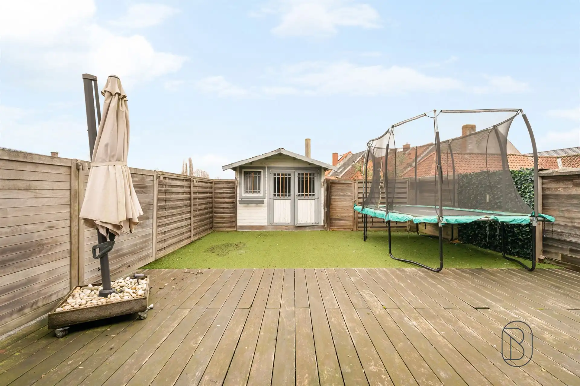 Handelspand met ruime woonst, garage en leuk terras foto 3